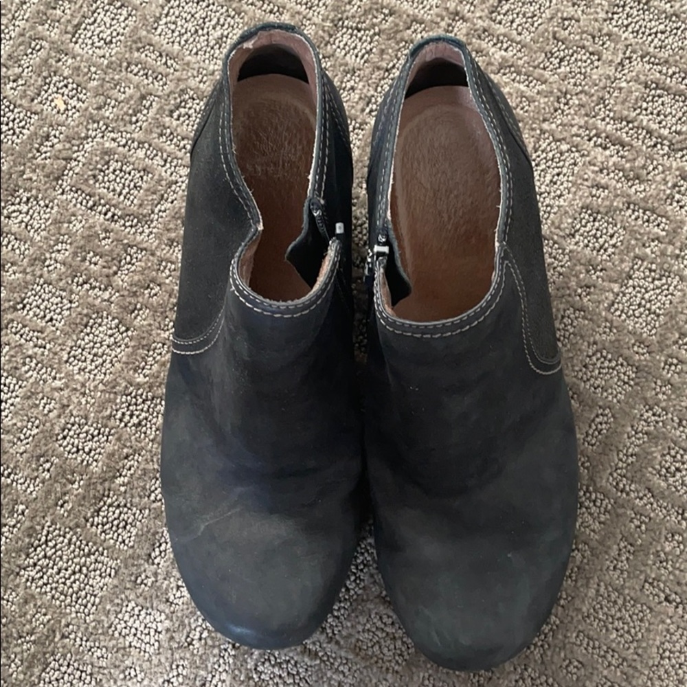 Hardly worn Danskos